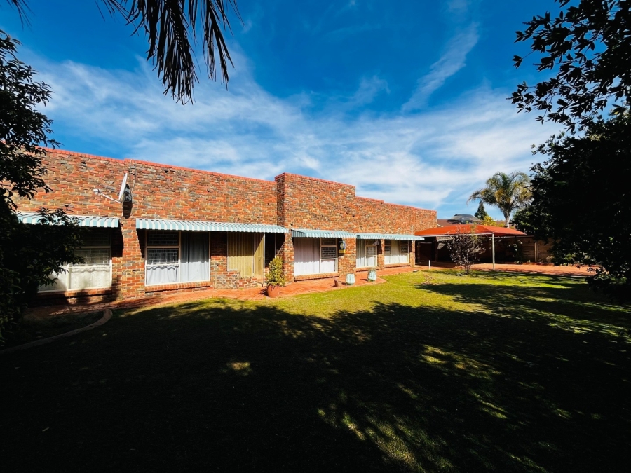 4 Bedroom Property for Sale in Pellissier Free State